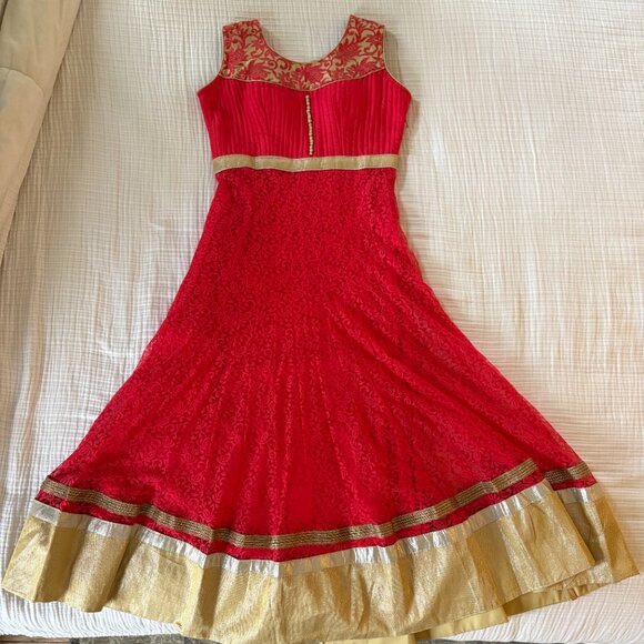 Gorgeous Women's Salwar Kameez Pink Lace, Gold Trim and delicate buttons - Picture 13 of 14